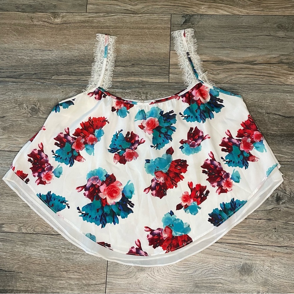 LOVERS + FRIENDS CROP TOP (S)